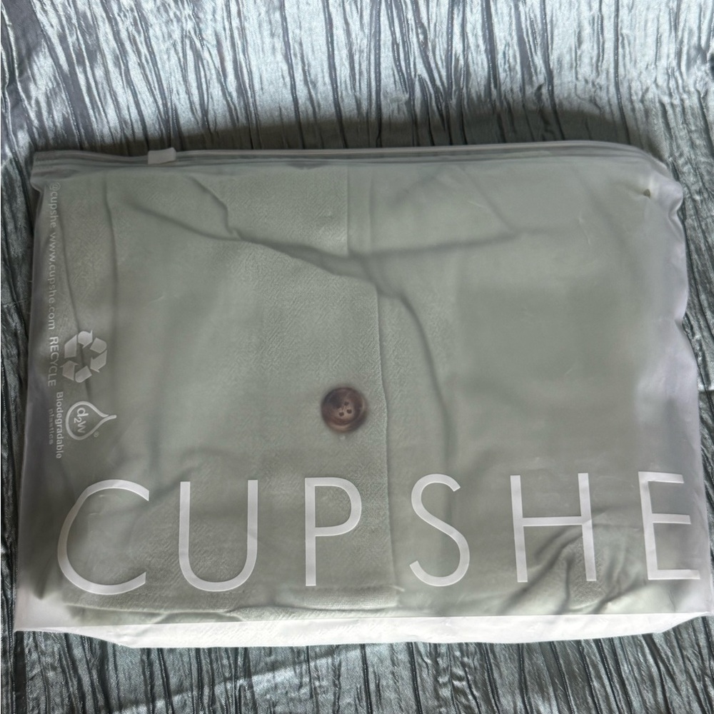 Cupshe Green Beach Coverup - Picture 2 of 3